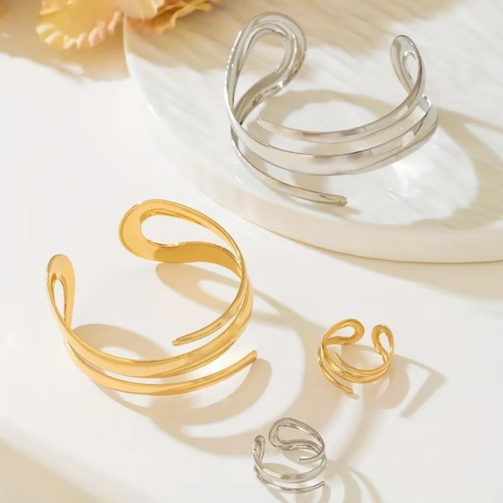2 pieces Elegant Gold-Tone Bangle and Ring Set. Bracelet Set